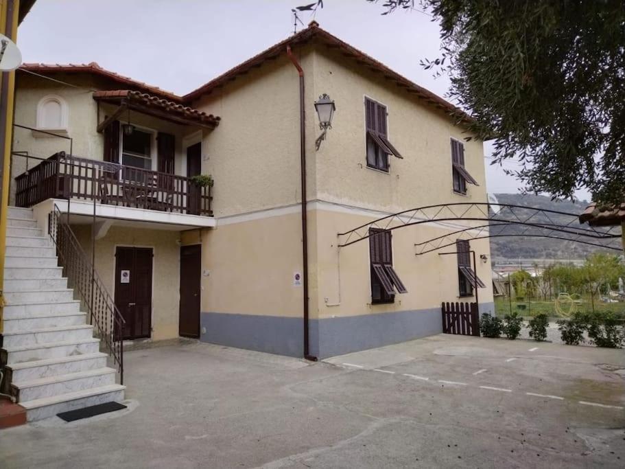 Casa Noemi, A Pochi Passi Dalle Spiagge E Dal Centro Di Arma Di Taggia. Exterior photo
